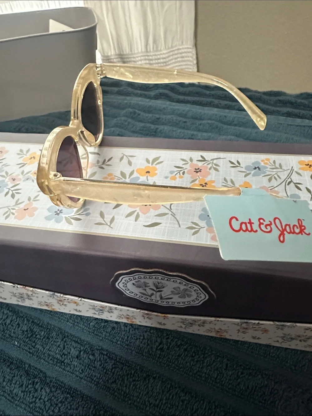 Vintage-Inspired Iridescent  Cat Eye Sunglasses — UV Protection NWT